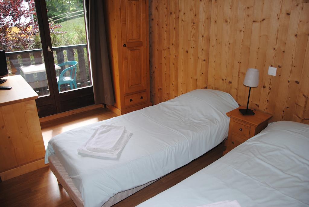 Hotel Les Combelles Châtel Habitación foto