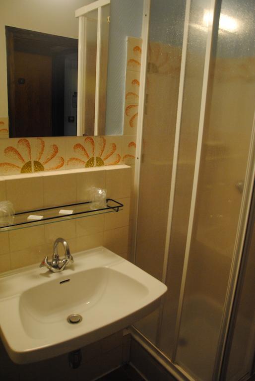 Hotel Les Combelles Châtel Habitación foto